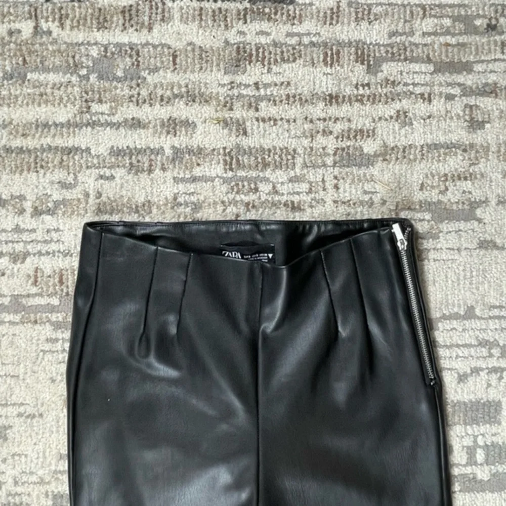 Zara Black Highrise Flared Faux Leather Leggings Size Small - Picture 4 of 11